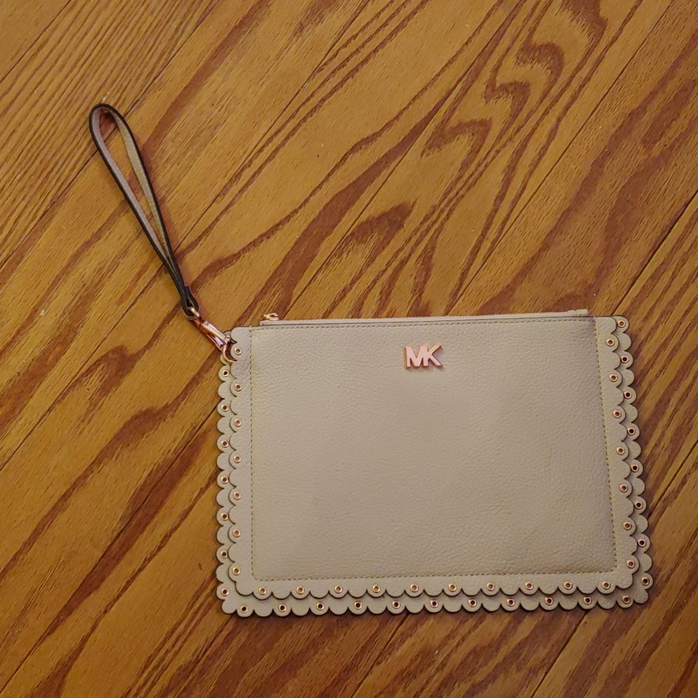 Wristlet